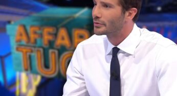 Affari Tuoi, Stefano De Martino spegne le polemiche: il gesto non lascia dubbi